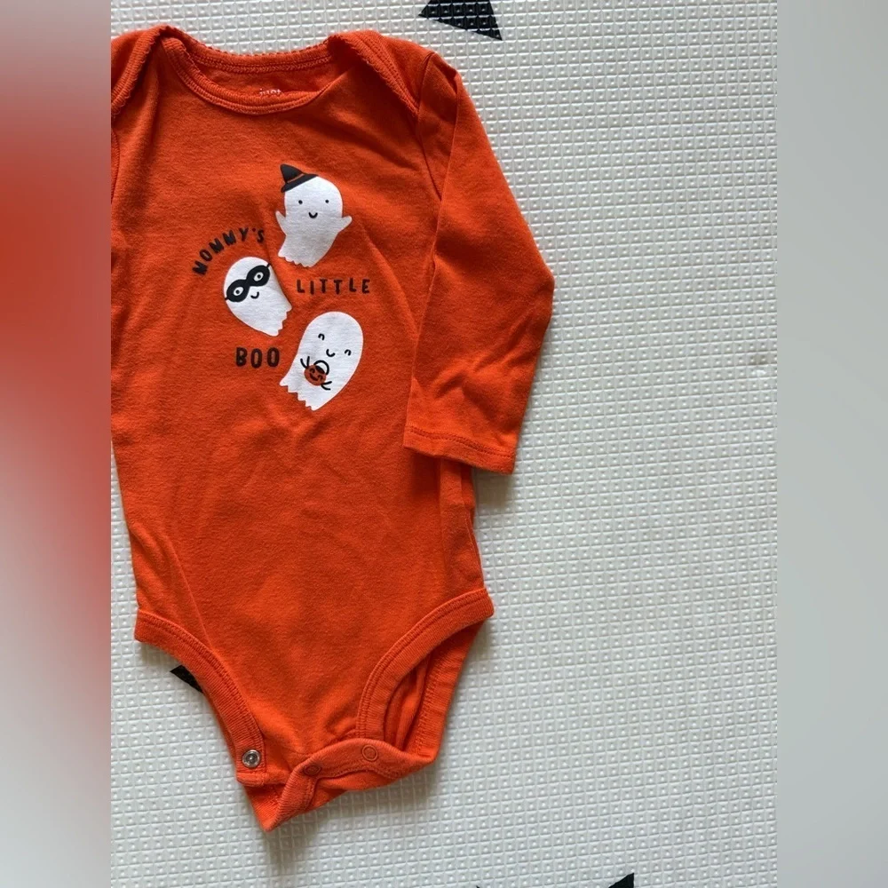Carter’s|Baby gender neutral Orange Halloween Onesie bodysuit with ghosts BOO•6M